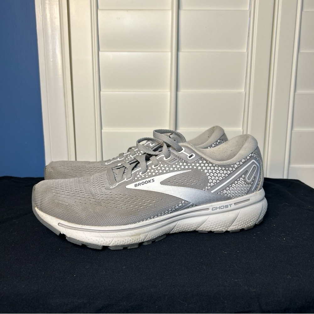 Brooks Ghost 14 Womens Shoes Size 10B Gray Running Walking Athletic Sneakers